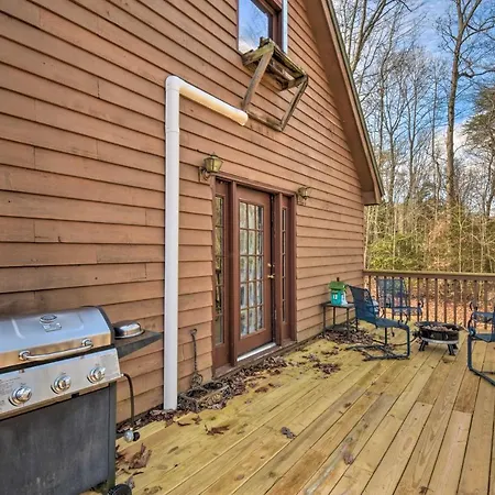 Woodsy Blue Ridge Retreat, 3 Mi To Downtown! Villa